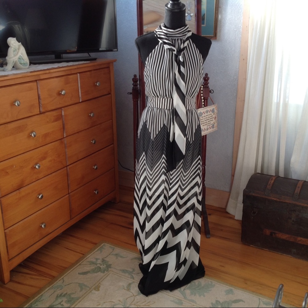 Dress - Picture 5 of 8